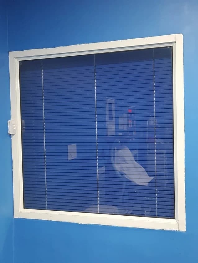 Gaddiel Sandwich Glass Blind, For Hospital Curtain