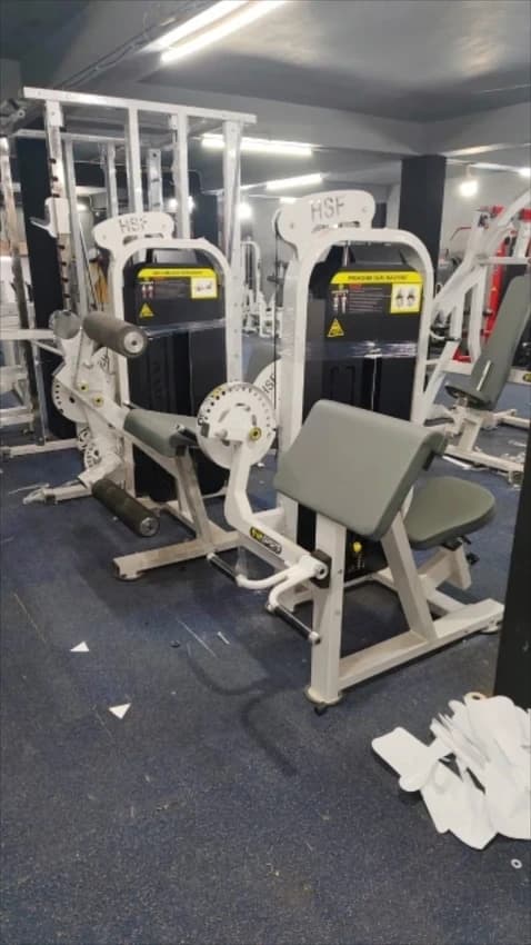 Bicep Curl Machine
