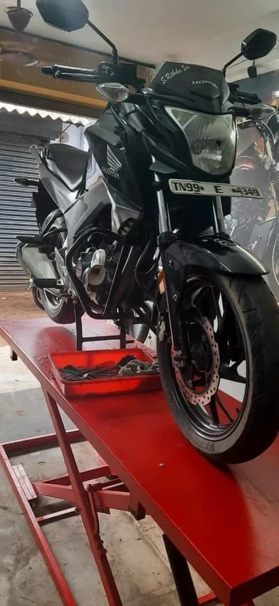 Two Wheeler Lift