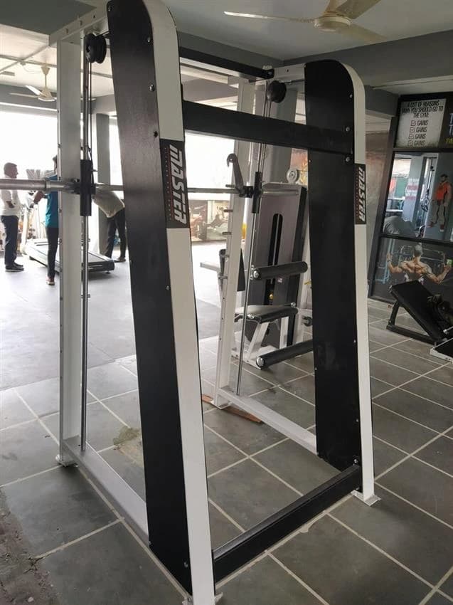Commercial Smith Machine With Counter Balance 3d, Weight: 200, Model Name/Number: Master Fitness